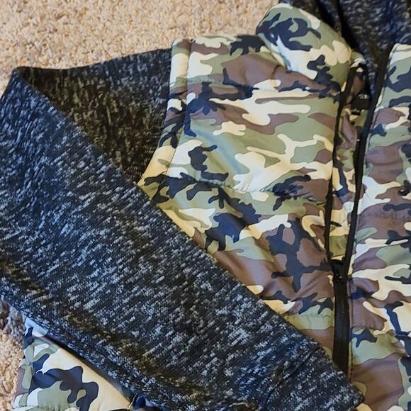 JOE'S Black zipper camo jacket great quality. - Picture 3 of 6